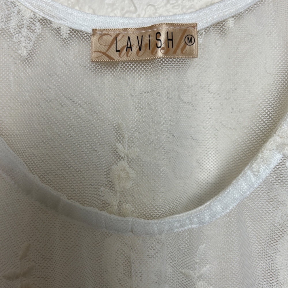 Lavish Ivory Lace Short Sleeve Scoop Neck Overlay Women's Top - Women's Medium - Picture 3 of 6